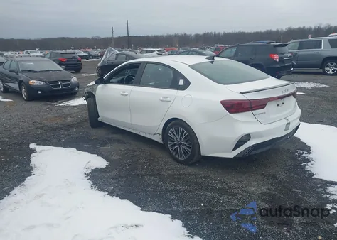 2022 Kia Forte Gt-Line z USA, uszkodzony, nr VIN 3KPF54AD9NE455089